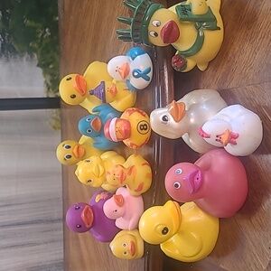 Duck Duck Jeep! Collection of assorted rubber bath duckies toys
